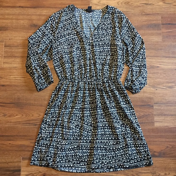 H&M Dresses & Skirts - Black and white H&M heart dress size 12
